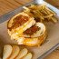 Formaggio Grigliato Con Patate Fritte