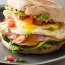 Panino All'uovo E Al Prosciutto